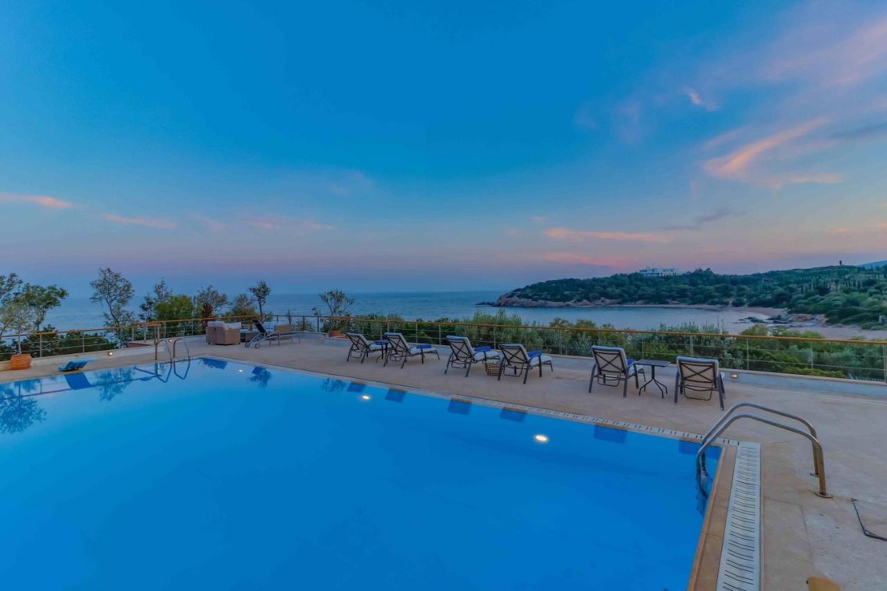 Black Diamond Beachfront Pool Villa Pasithea In Sounio, Athens Sunion Exteriör bild